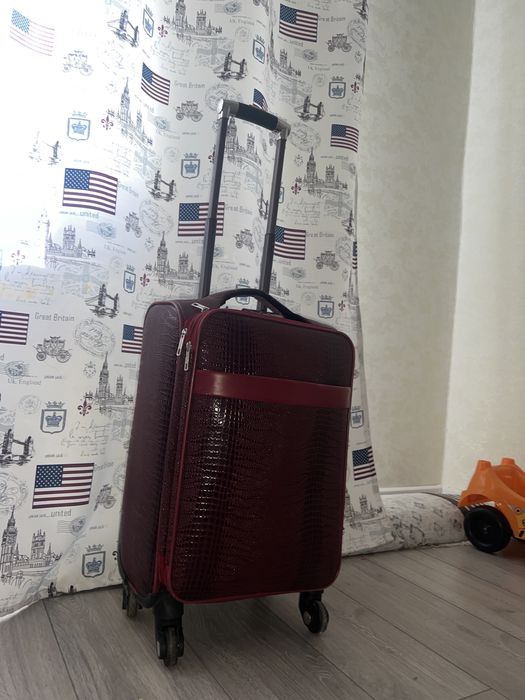 Чемодан 4 колесный бордовый