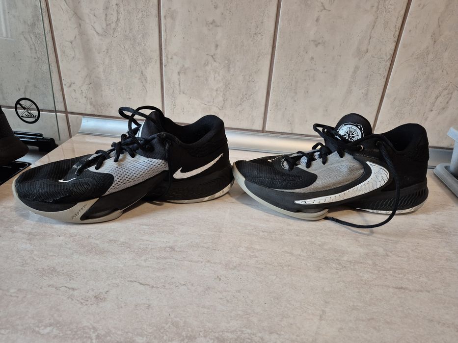 Adidasi de baschet Nike