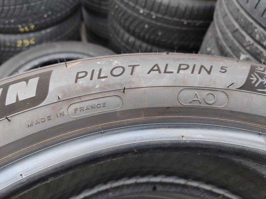 2бр Като нови зимни гуми 235 50 19 - Michelin - DOT 2024