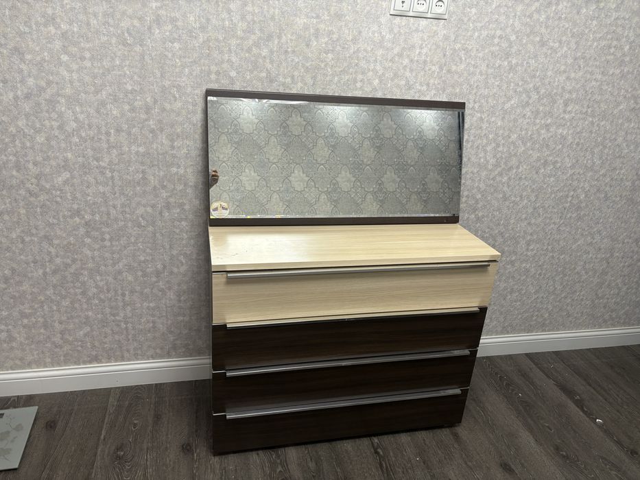 Комод с зеркалой