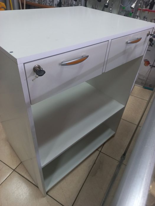 продаю  ветрина новая