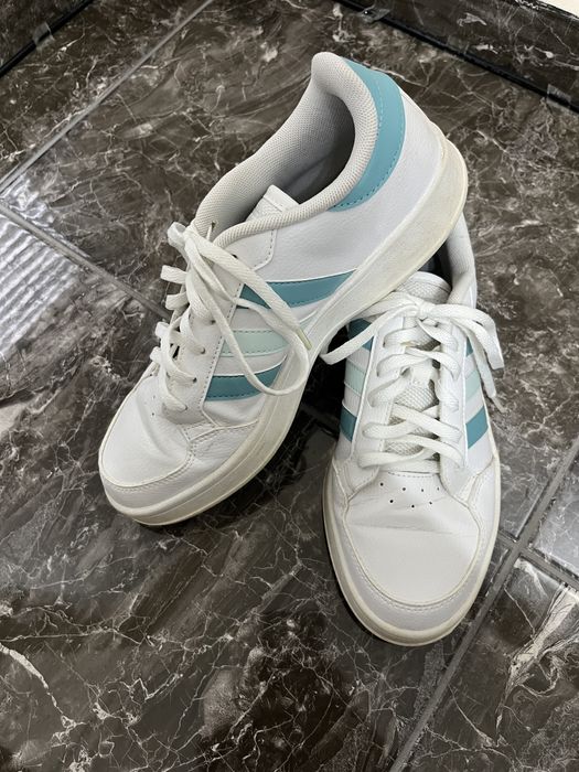 Дамски кецове adidas – бели, размер 39 1/3