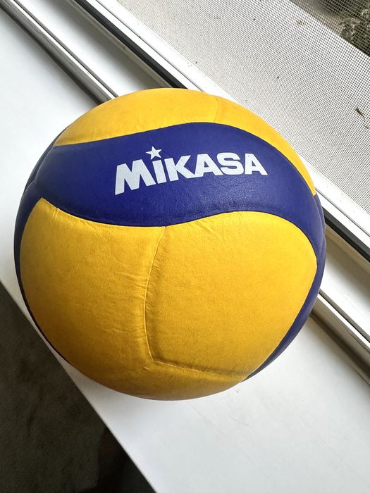 Minge volei Mikasa V330W – omologată FIVB – competiții – 250 lei