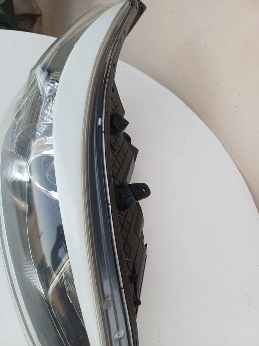 Десен фар за Kia Ceed;    2013г.-2018г.