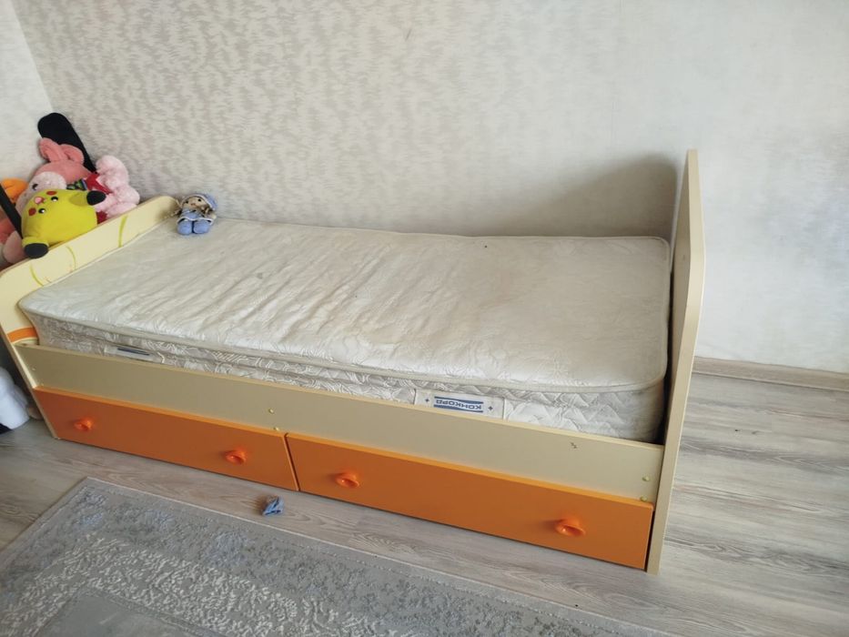 Продам  детскую кровать б/у!!