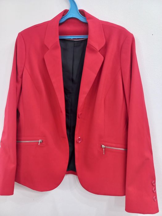 Пиджак красный стильный