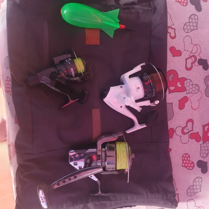 Vând 3 mulinete și o momeala