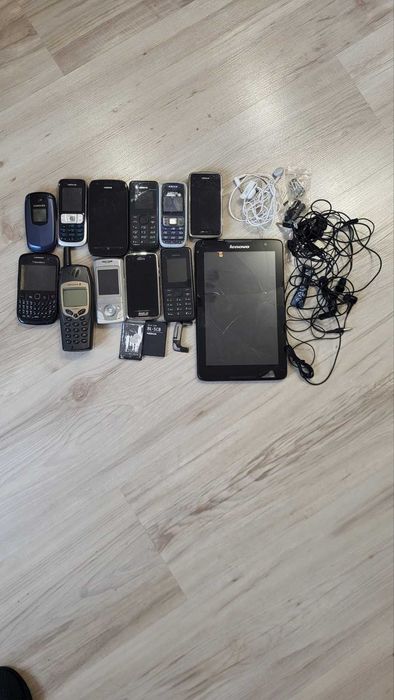 Стари телефони и таблети