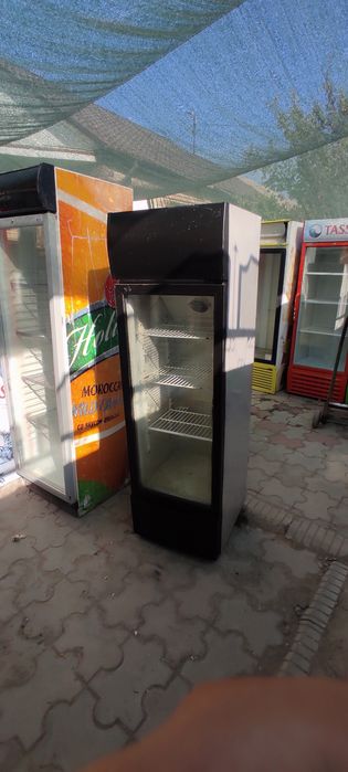 Холодильник стеклянный для напитков