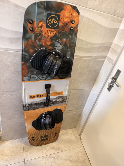 Цял сет кайт екипировка Flysurfer 2 крила, дъска, страпове,