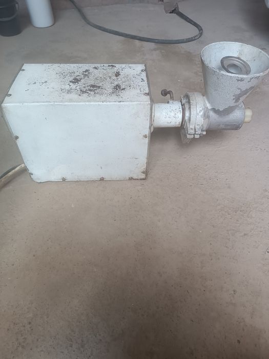 Мясорубка электрическая