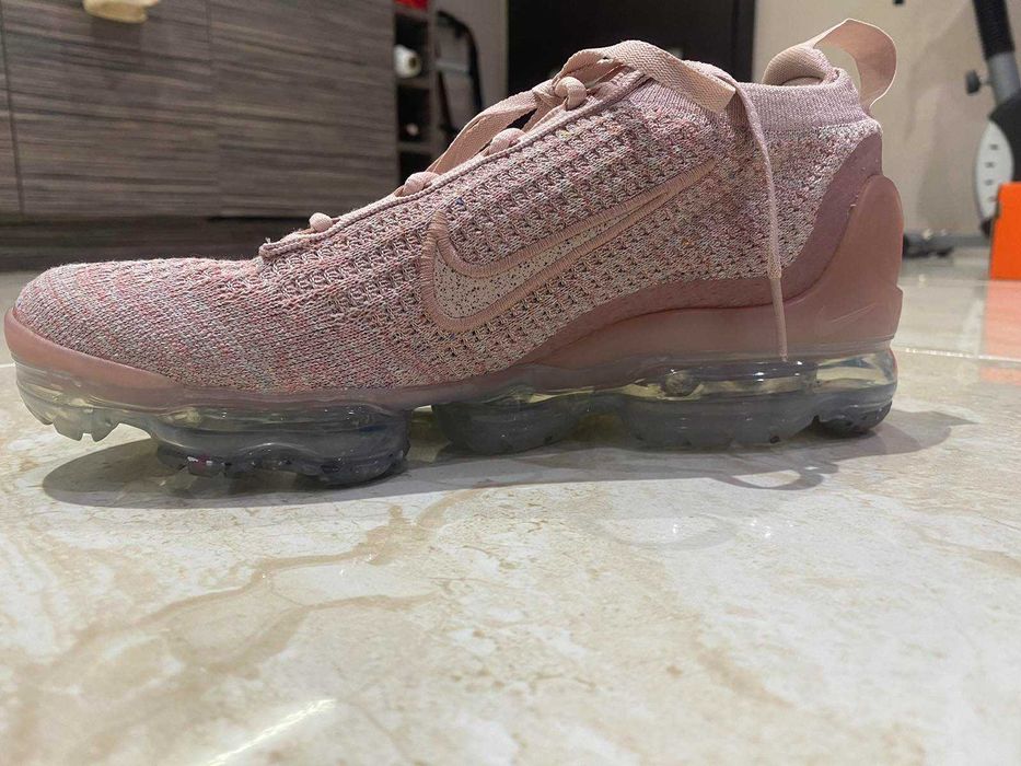 Нови оригинални дамски маратонки Nike