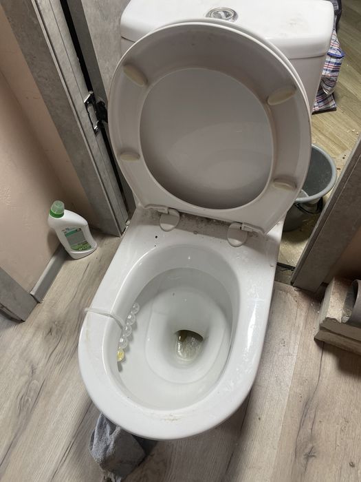 Продам унитаз Санита