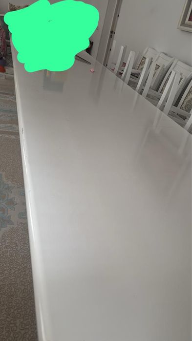 Стол и стулья в гостиную.