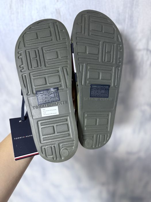 Чехли на Tommy Hilfiger