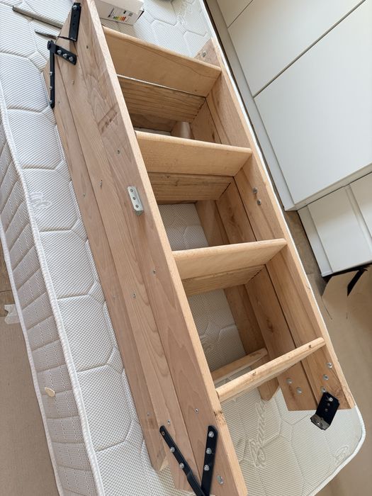 Scara pod noua fara capac