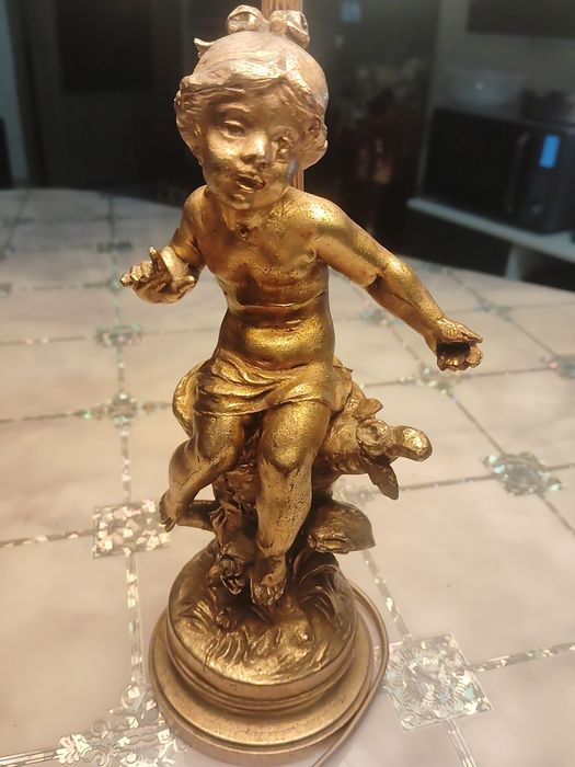 Лампи антични, бронзови, от известен френски  скулптор, статуя