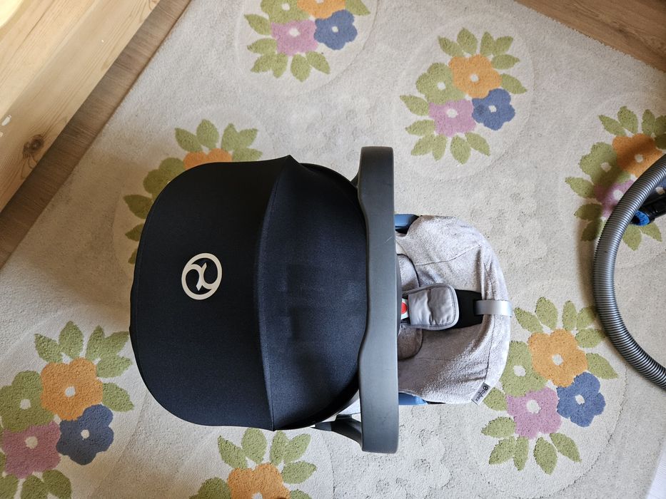 Столче за кола (кошница) Cybex Aton 5 + база и подарък летен калъф