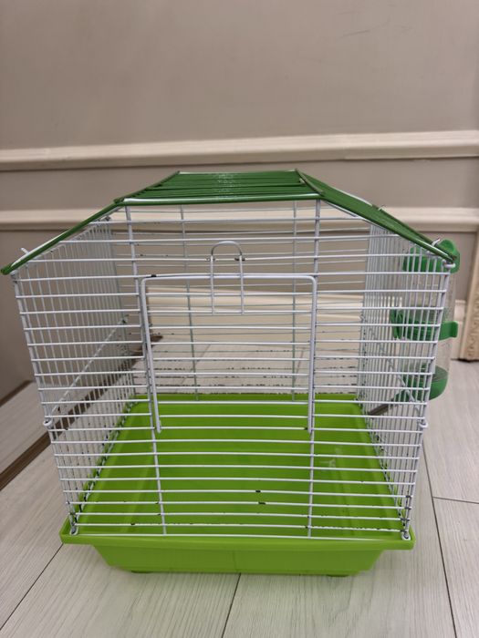 Клетка для хомяка с поилкой — просторная и удобная