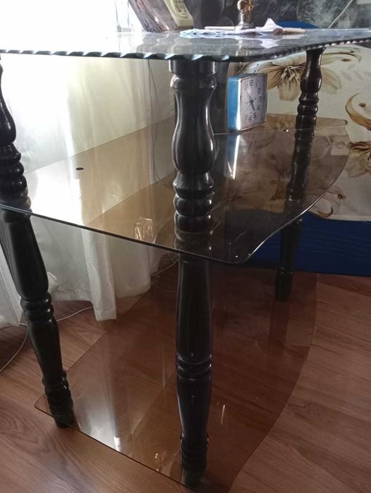 Тумбочка стеклянная