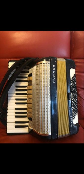 vând acordeon Hohner verdi 2-M