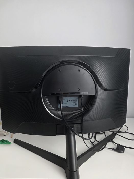 Vand Monitor Curbat Samsung 27 inch 144 Hz