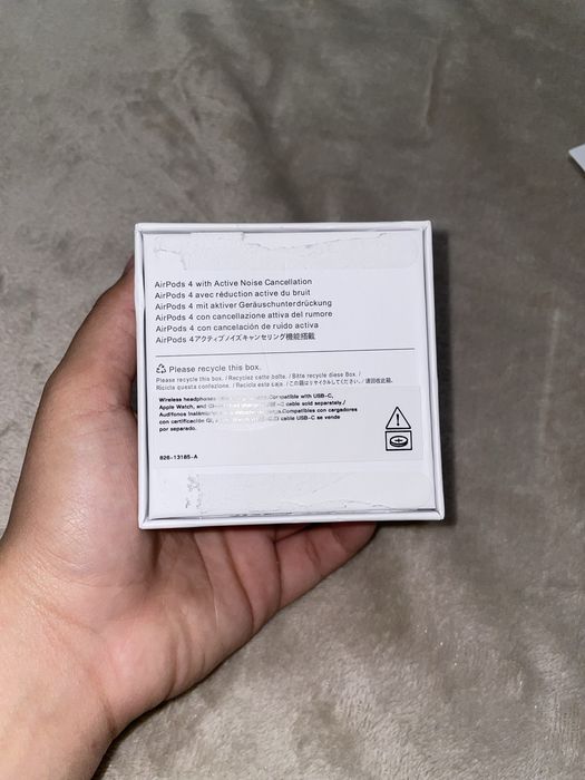 Airpods    4 noi