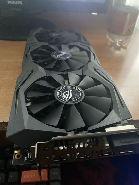 Vand placa video gtx 1070 pret negociabil