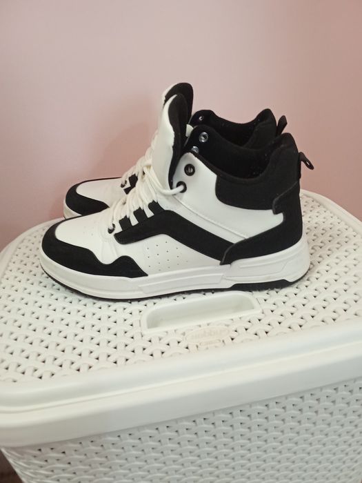 Нови кецове за момче номер 39