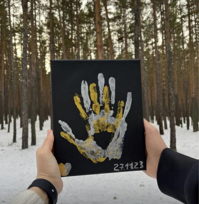 Отпечатки рук на день влюбленных