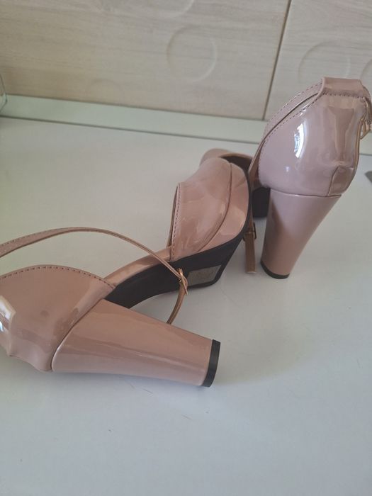 Pantofi nude masura 35