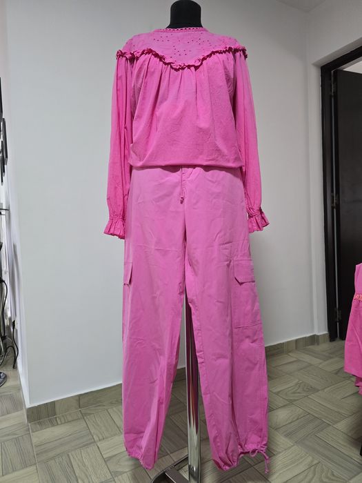 Pantaloni fucsia, model cu buzunare laterale