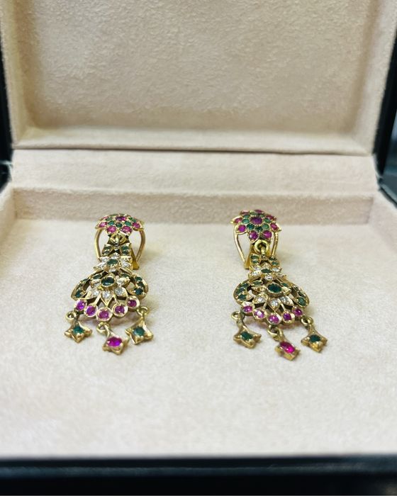 Обеци жълто злато, рубини, брилянти и изумруди