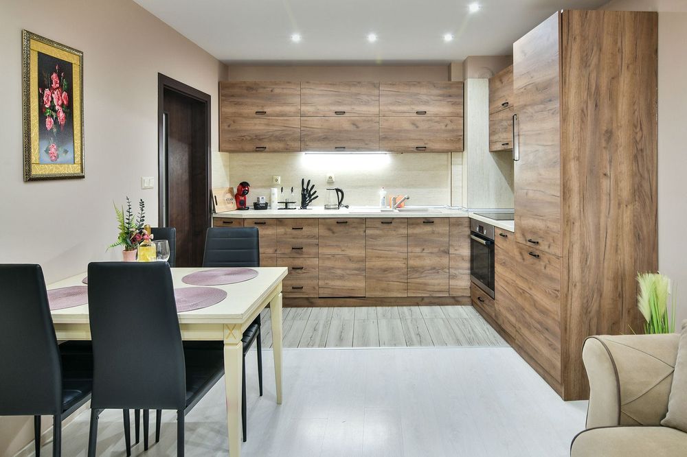 Дава се под наем Тристаен апартамент в Варна, Конфуто - 80 кв.м за 714 € - Снимка #9