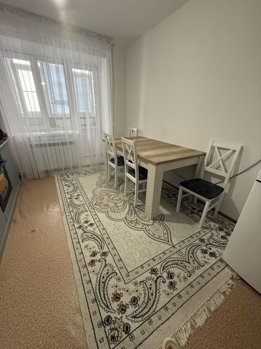 Прдам стол и 4 стула