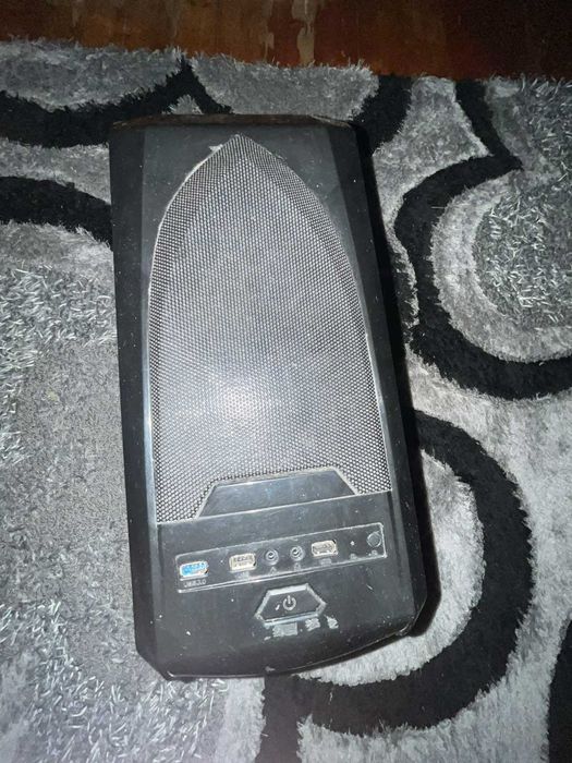 Компютър с мишка и клавиатура