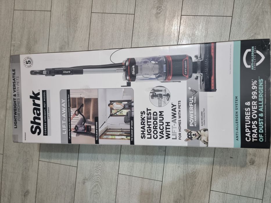 Aspirator Vertical cu FirAspirator  Shark NV602UKT Pet Model - Nou, Sigilat