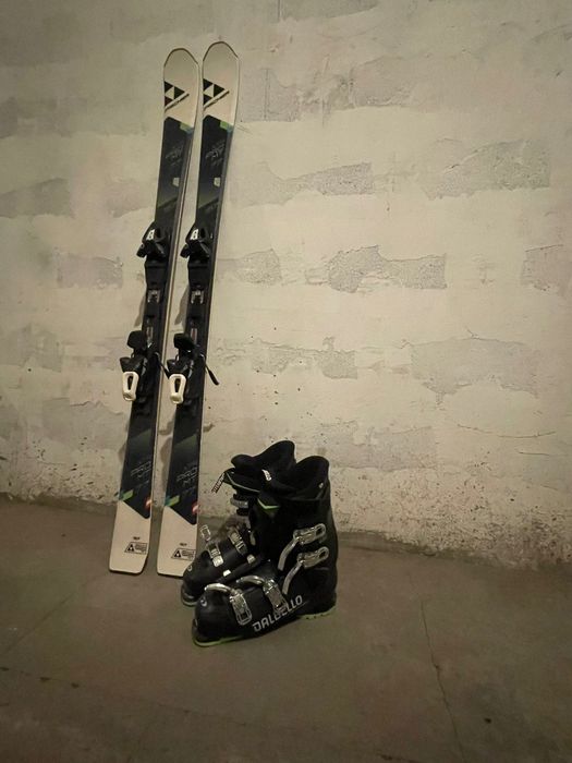 Ски (157 р-р) комплект със ски обувки