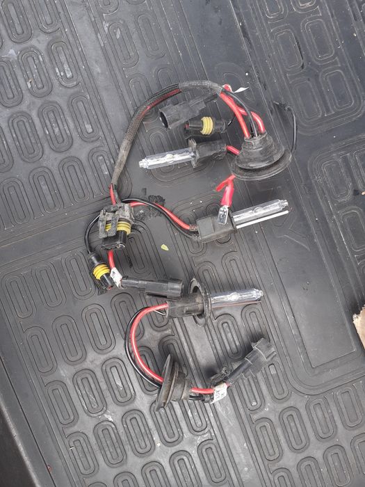 4 ЛАМПЫ от ксенон б/у