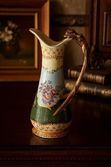 Carafă din porțelan si bronz, lucrată manual