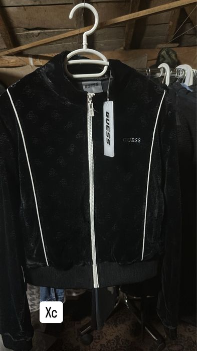 Оригинален суичер guess