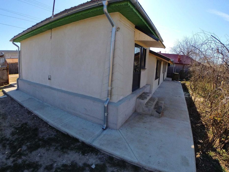 Casa la pret de apartament 4 camere, teren 1770 mp, renovată