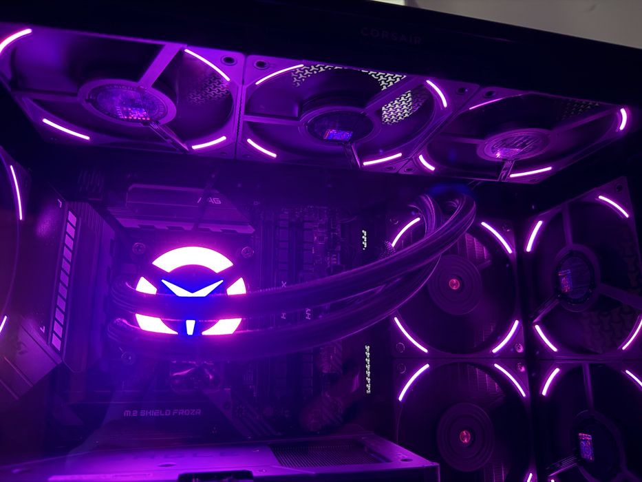 Vand Schimb Pc gaming i7 10700K 32 Ram RTX 4070 12Gb SSD 1Tb ARGB