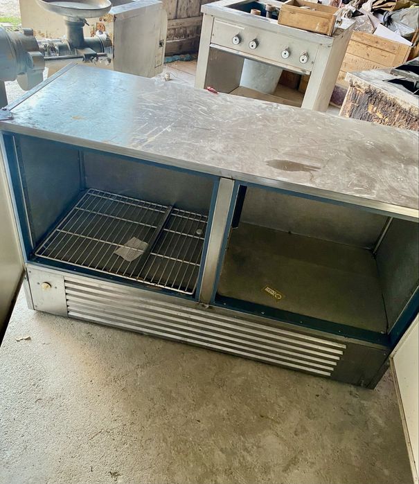 Vând masă frigorifică profesională (banc refrigerat) din inox