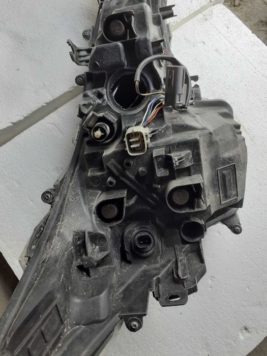 Фара передняя Toyota Corolla E210