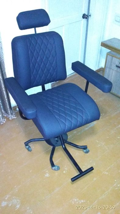 Парикмахерское кресло