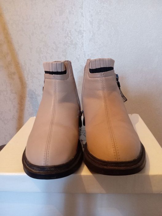 Қыз балаға етік..