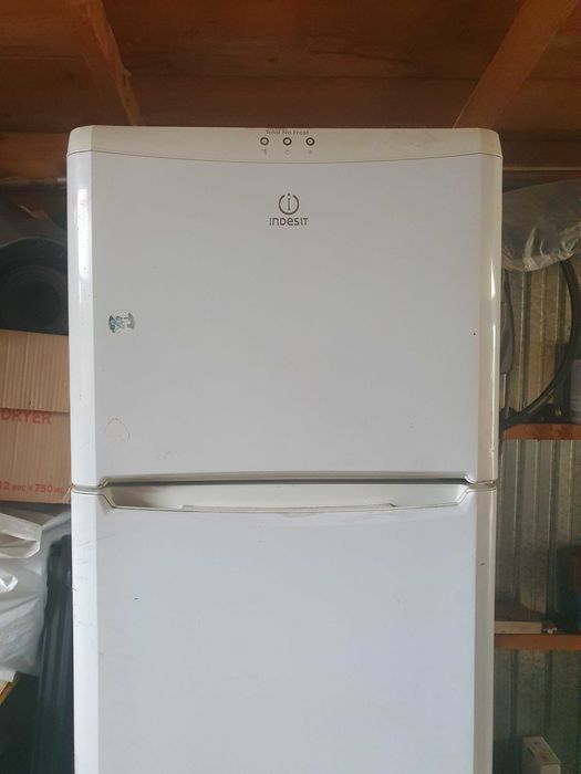 combina frigorifica indesit