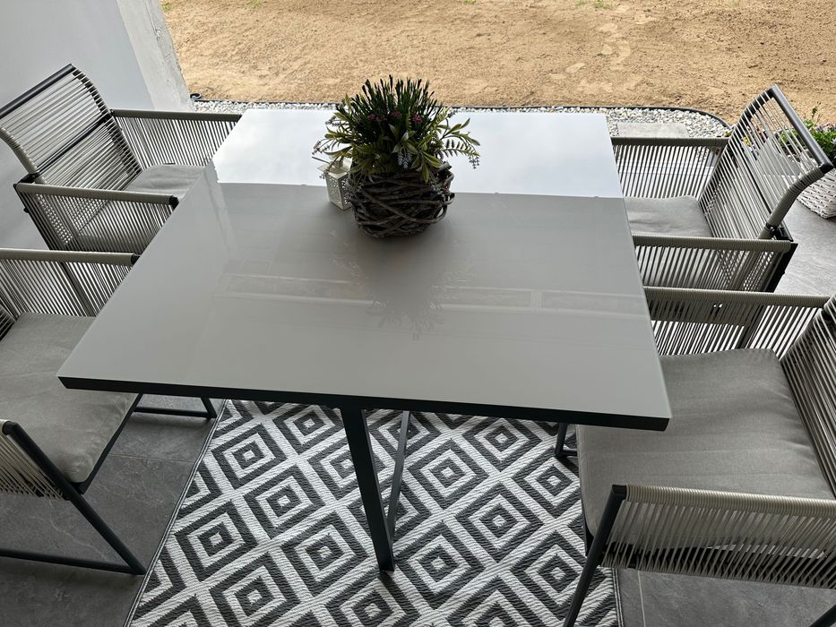 Masă de terasă cu scaune