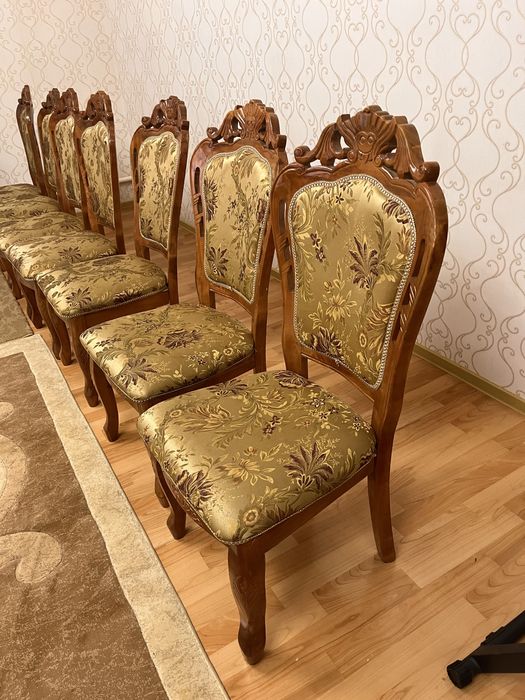 Стол со стульями